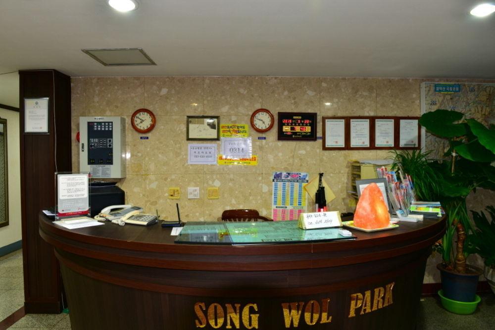 Motel Songwol Park à Sokcho Extérieur photo
