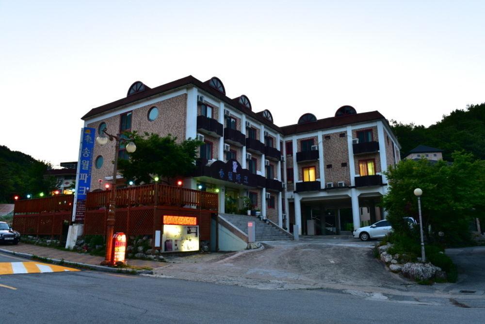 Motel Songwol Park à Sokcho Extérieur photo