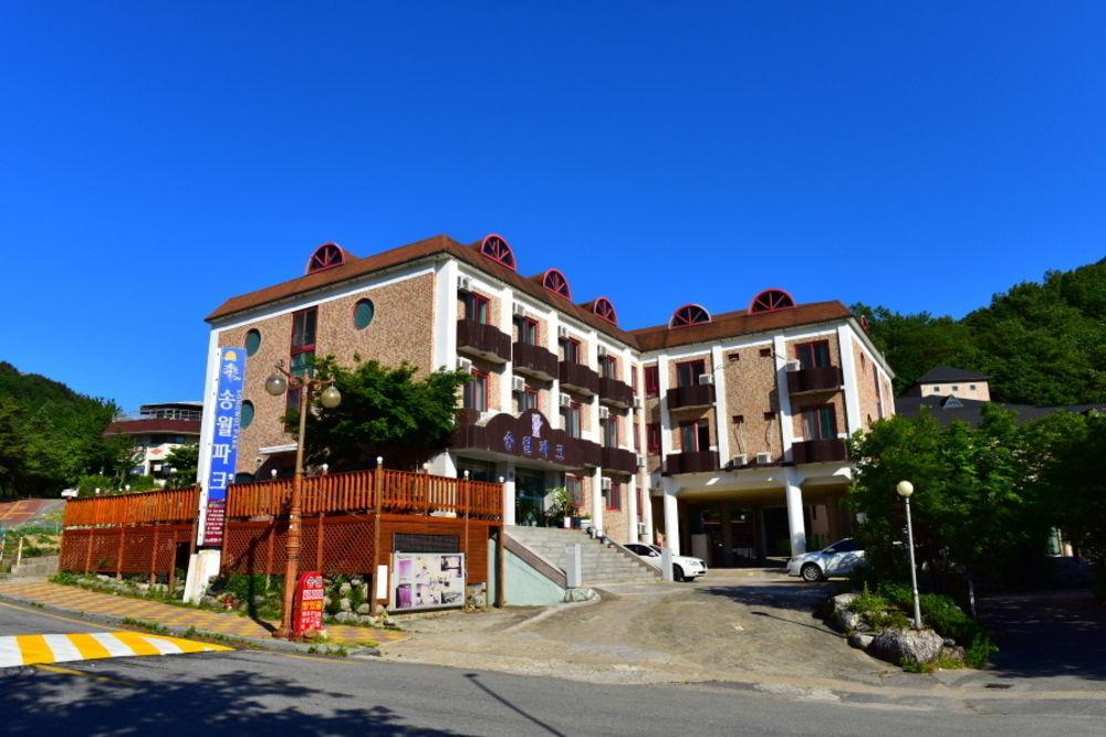 Motel Songwol Park à Sokcho Extérieur photo
